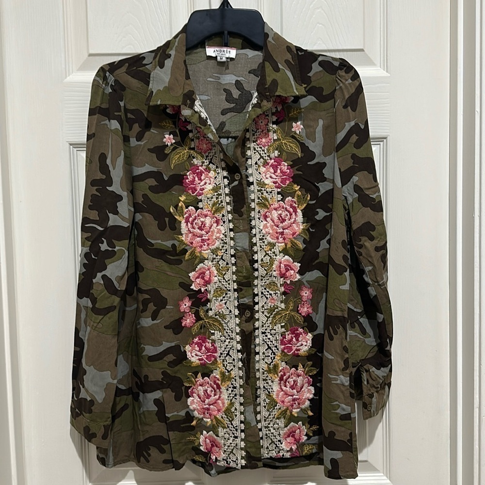 ANDREE CAMO AND FLORAL BUTTON UP